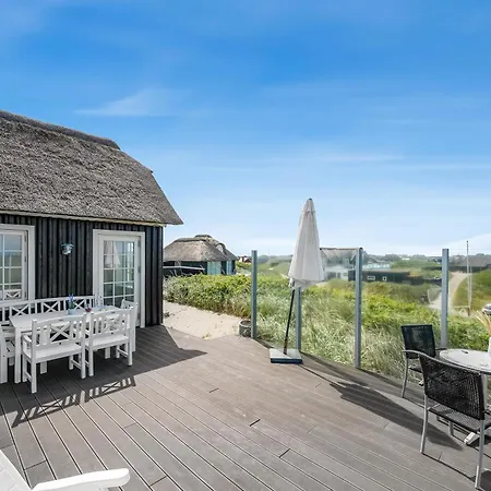 Gorgeous Thatched Holiday With A Fantastic Location - 1027 Prázdninový dům